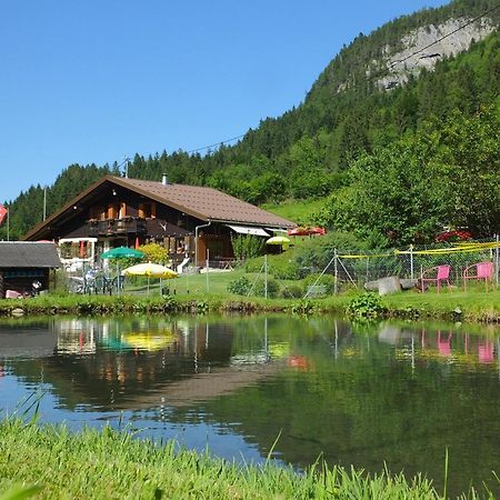 Backpacker Le Petit Baroudeur Hostel Champery Exterior photo