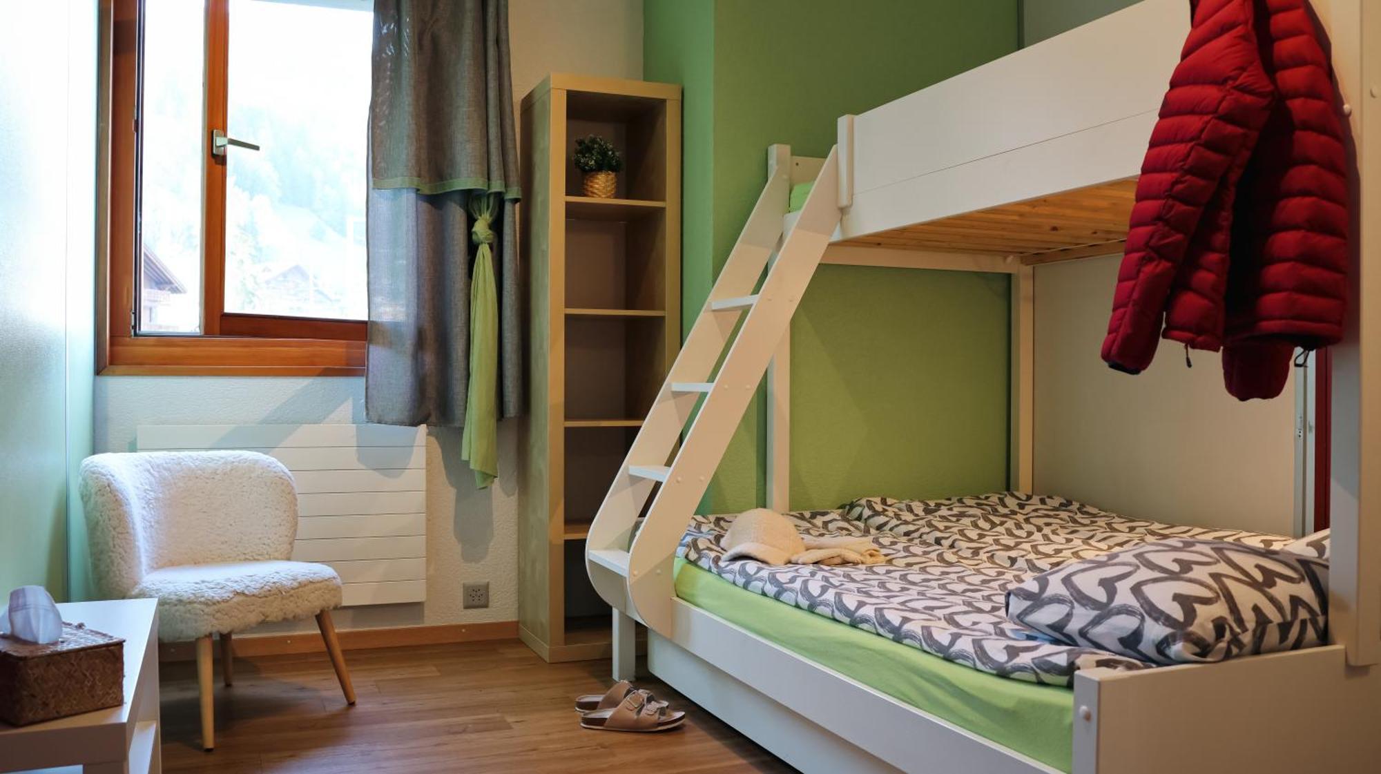 Backpacker Le Petit Baroudeur Hostel Champery Exterior photo