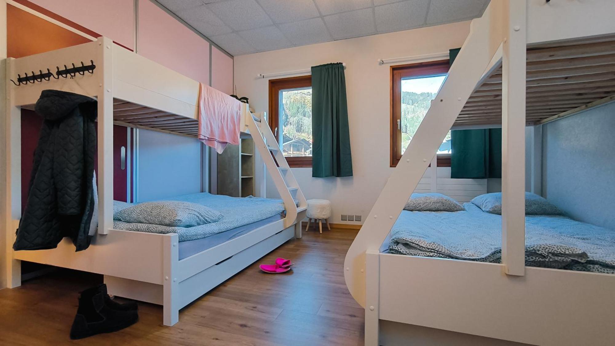 Backpacker Le Petit Baroudeur Hostel Champery Exterior photo