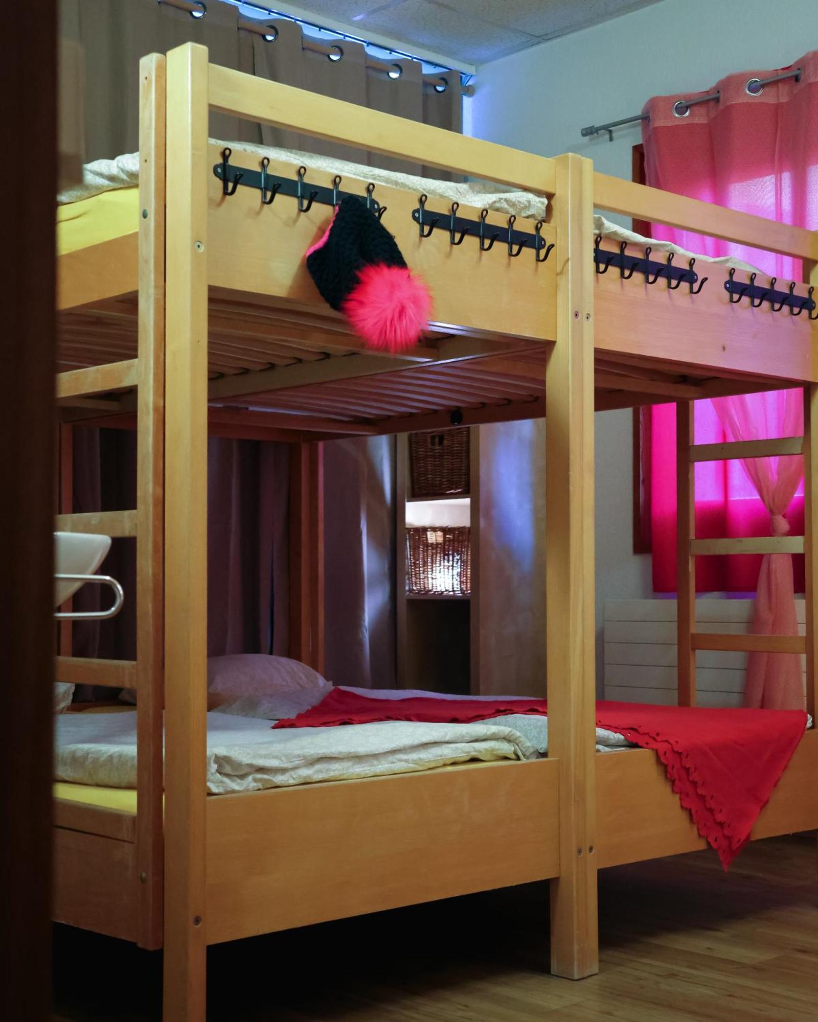Backpacker Le Petit Baroudeur Hostel Champery Exterior photo